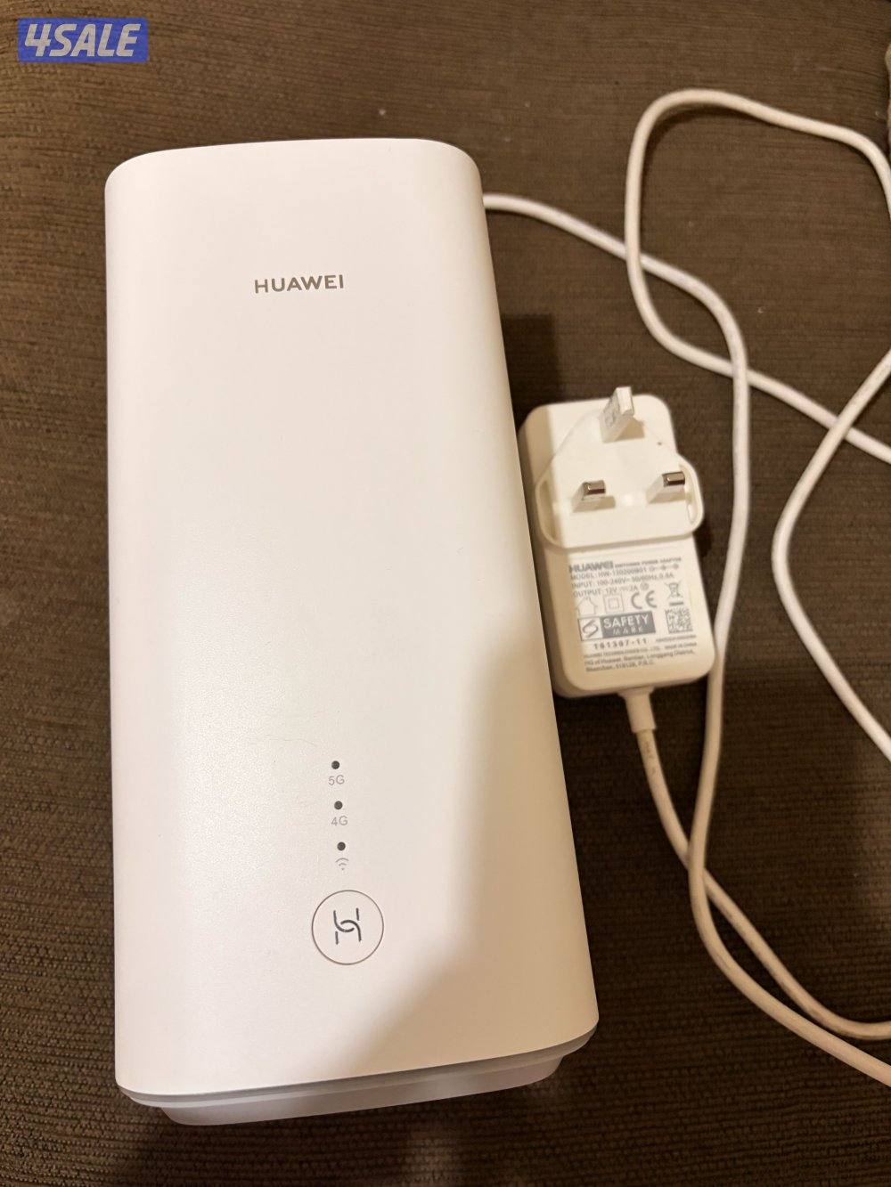 راوتر 5g  من زين  الشاحن الأصلي نظيف جدا للتواصل واتس اب عنواني الصلي0