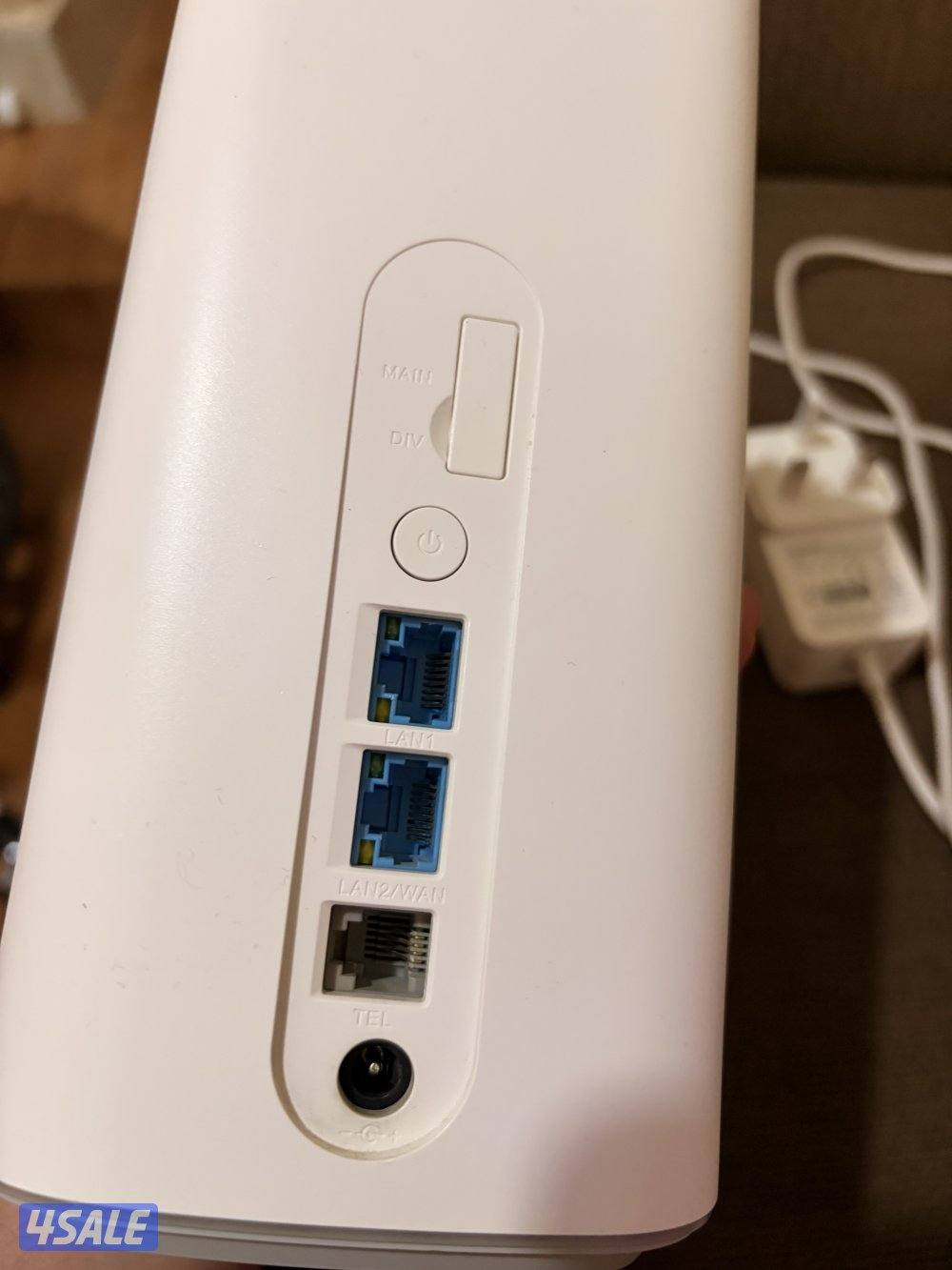 راوتر 5g  من زين  الشاحن الأصلي نظيف جدا للتواصل واتس اب عنواني الصلي2