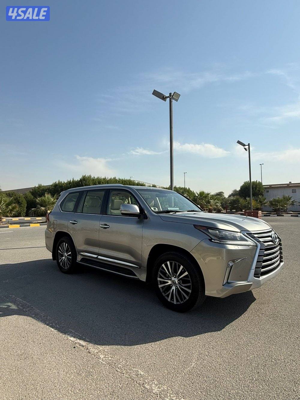 لكزس LX570 الساير 2016 درجه ثانيه بحاله الوكاله عداد 91 الف2