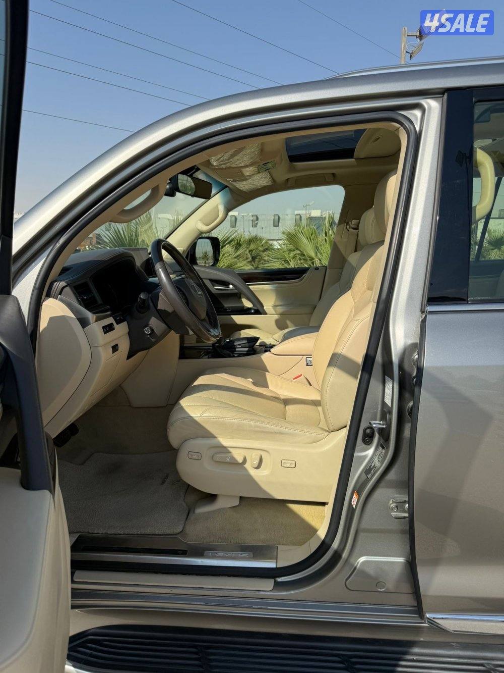 لكزس LX570 الساير 2016 درجه ثانيه بحاله الوكاله عداد 91 الف6