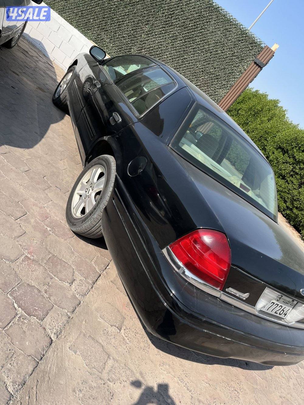 للبيع فورد فكتوريا موديل 20101