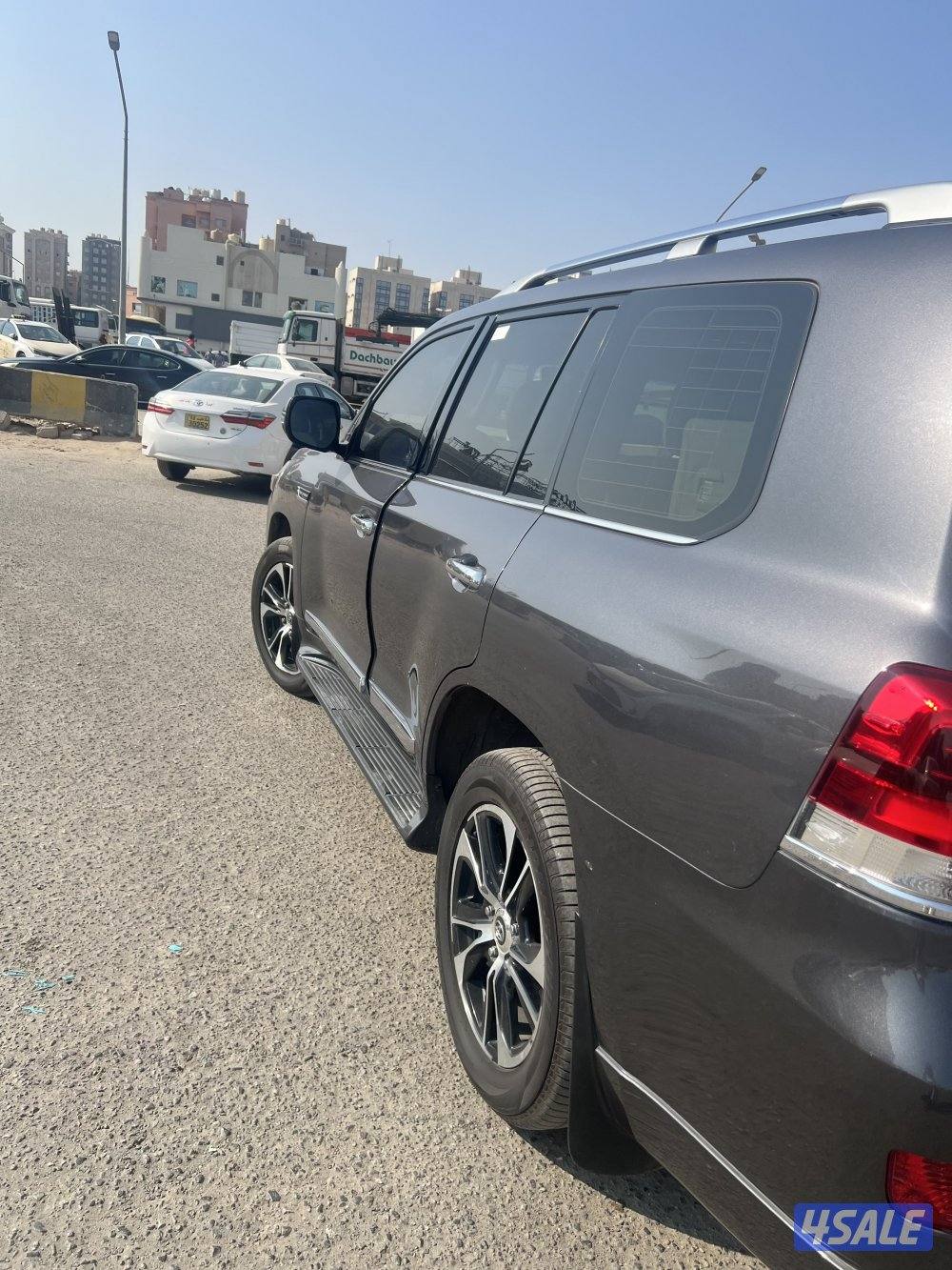 للبيع لاندكروزر مدل ٢٠٢١ماشي٢٠٠  بسم الله تبارك الرحمان الموتر نظيف جد2