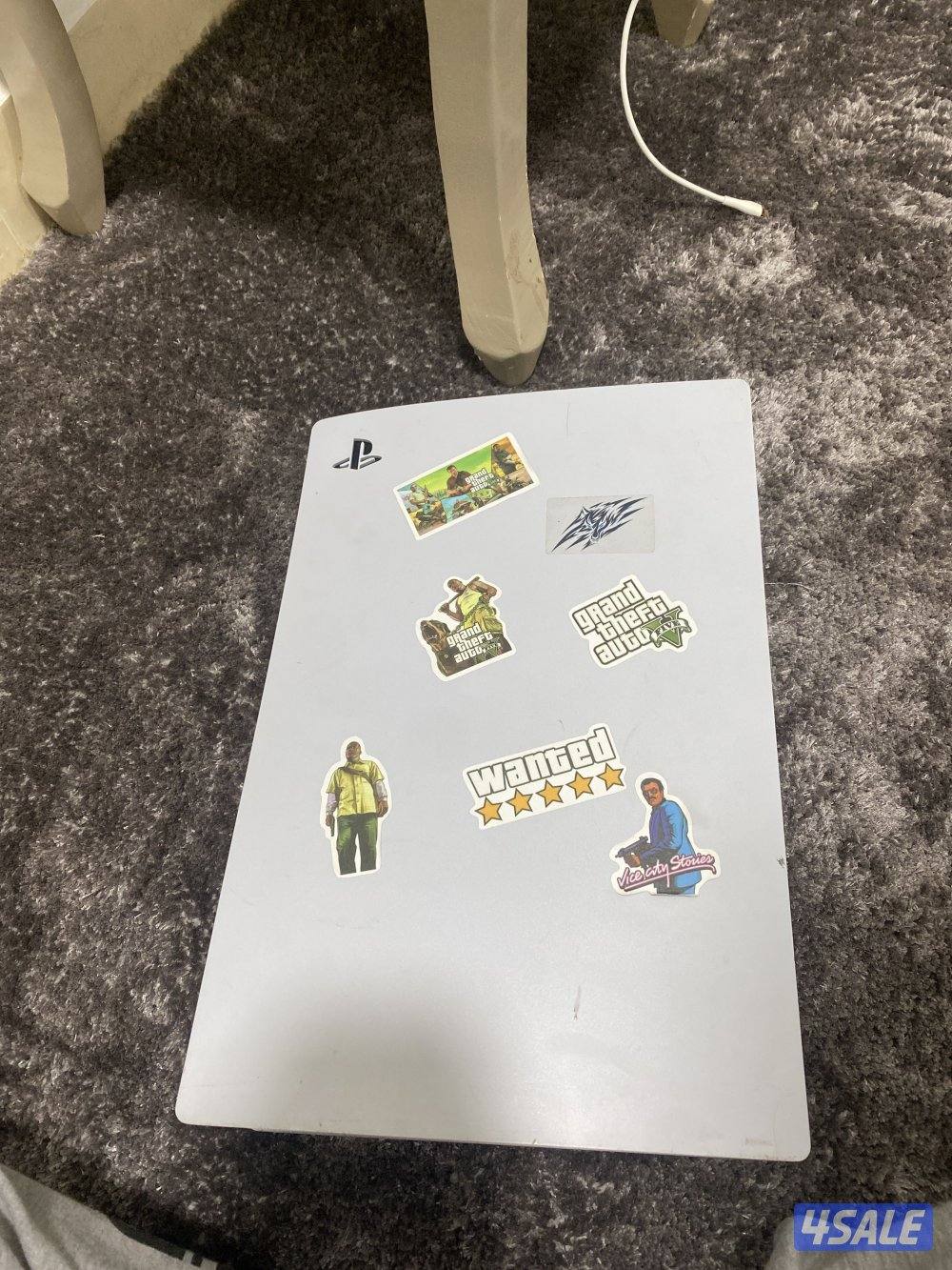 سوني فايف مستعمله مع يده الون الجديد0