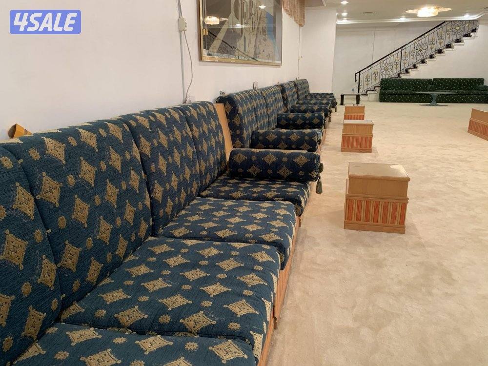 للبيع ديوانية كاملة مع الطاولات طولها ٢٠ متر4