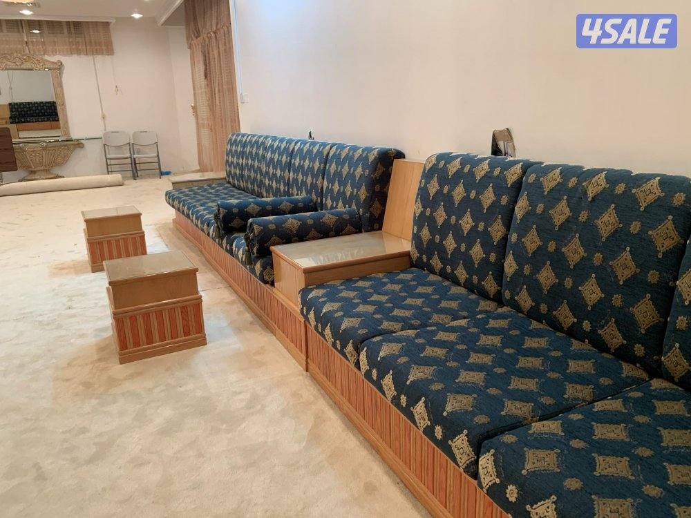 للبيع ديوانية كاملة مع الطاولات طولها ٢٠ متر5