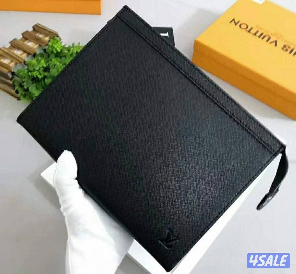 حقائبنا الفاخرة، حيث يجتمع التصميم الراقي مع الجودة التي تدوم.10