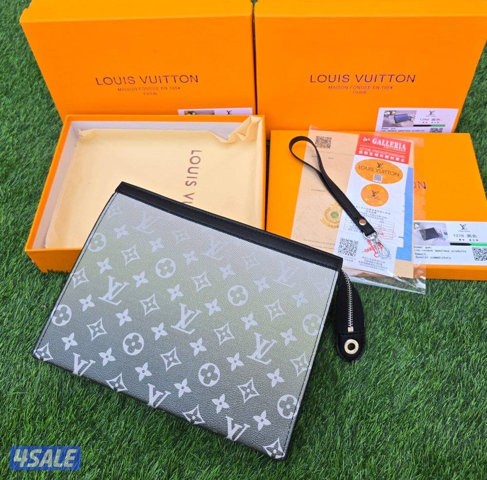 حقائبنا الفاخرة، حيث يجتمع التصميم الراقي مع الجودة التي تدوم.0