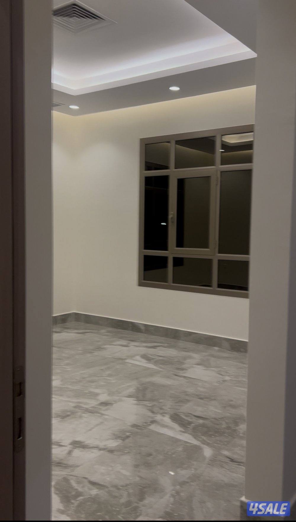 للايجار شقة في سعد العبدالله شارع رئيسي1