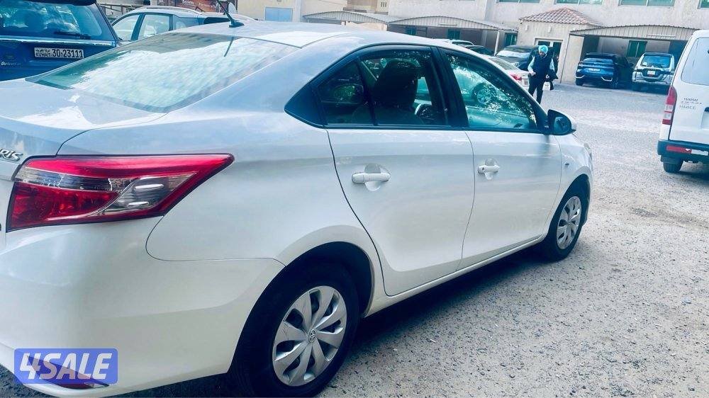 للبيع تويوتا يارس 20172