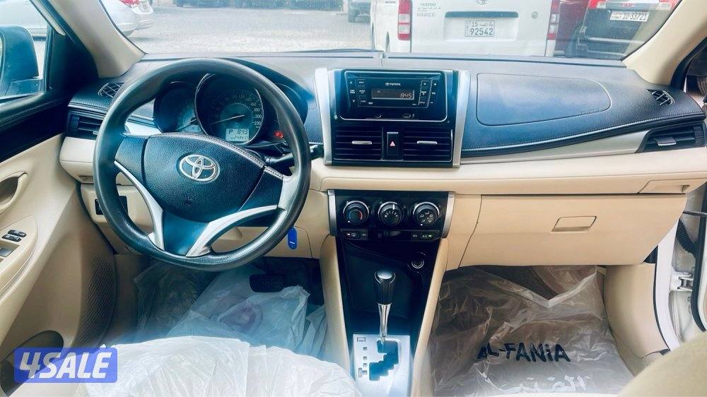 للبيع تويوتا يارس 20174