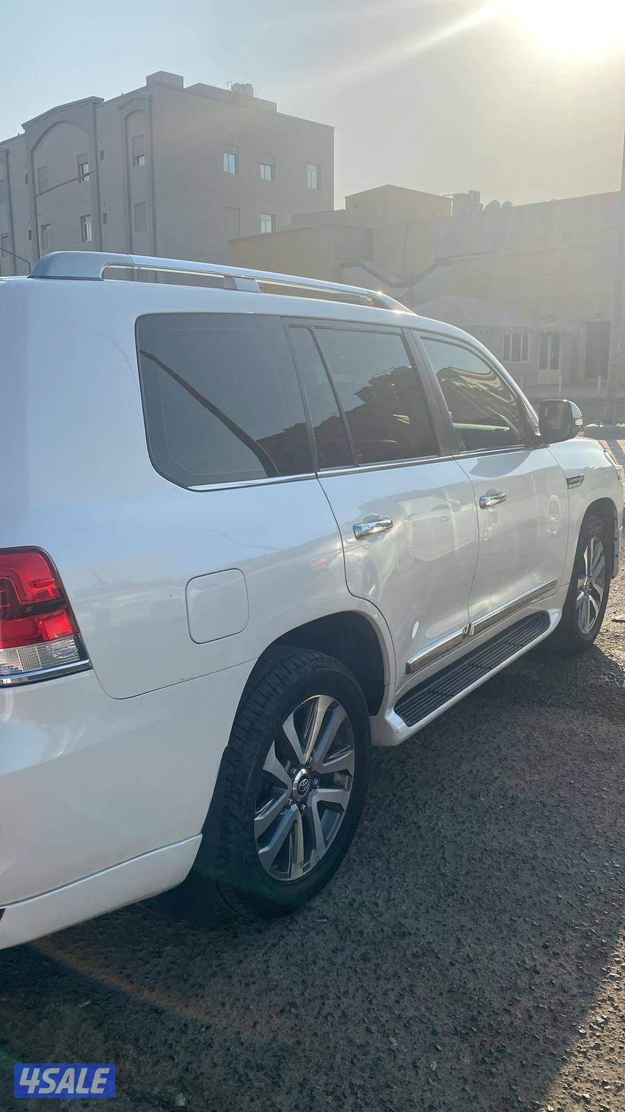 لاند كروز VX.R V8 ٢٠٢٠ الساير عداد ٢٠٠ ألف شرط الفحص صبغ وكاله3