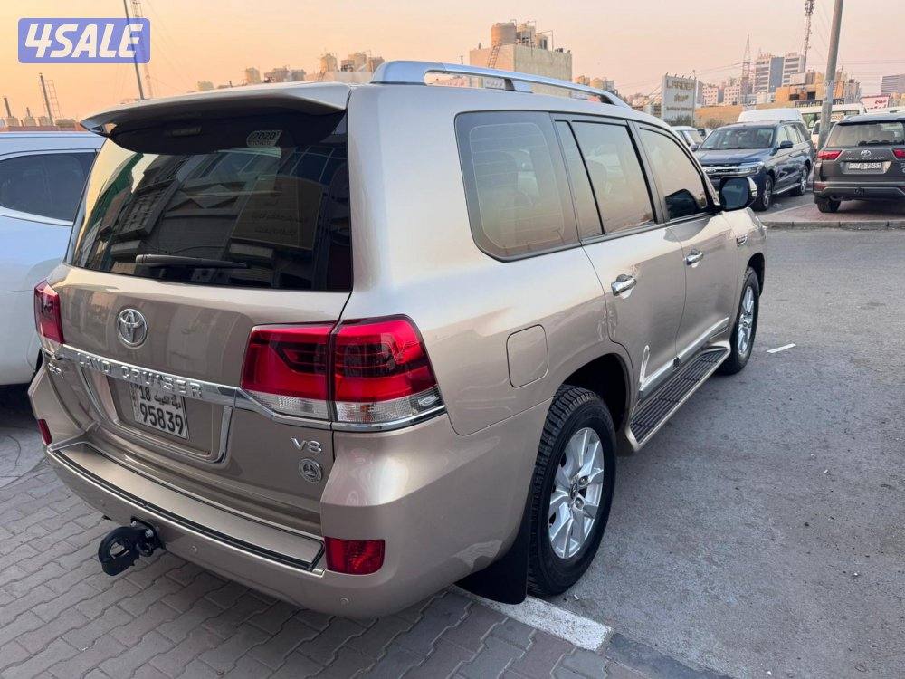 لاند كروز GX.R V8 ٢٠٢٠ الساير عداد ٢٢ ألف شرط الفحص صبغ وكاله4