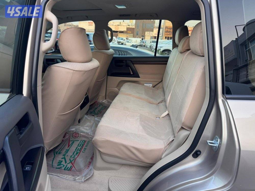 لاند كروز GX.R V8 ٢٠٢٠ الساير عداد ٢٢ ألف شرط الفحص صبغ وكاله6