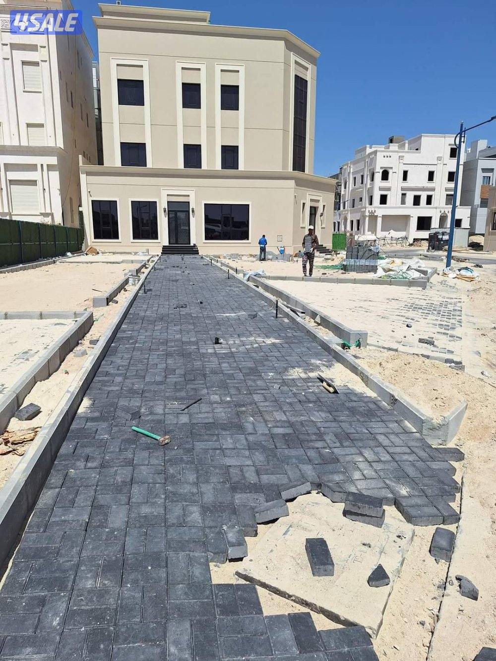 معلم فني لتوريد وتركيب جميع انواع البلاط المتداخل والكربستون وتنسيق ال2