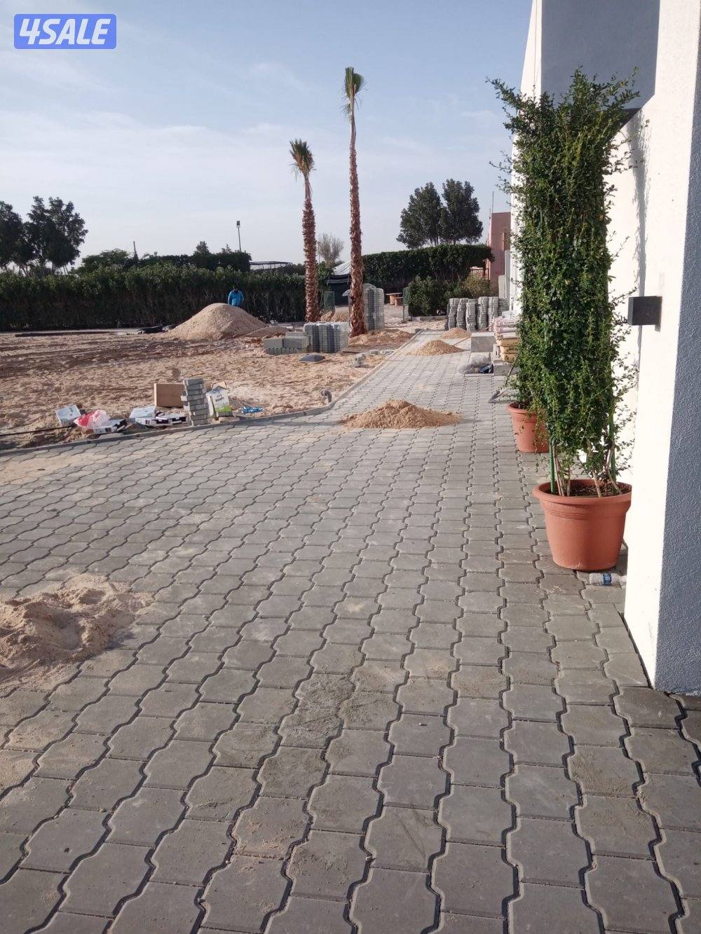 معلم فني لتوريد وتركيب جميع انواع البلاط المتداخل والكربستون وتنسيق ال11