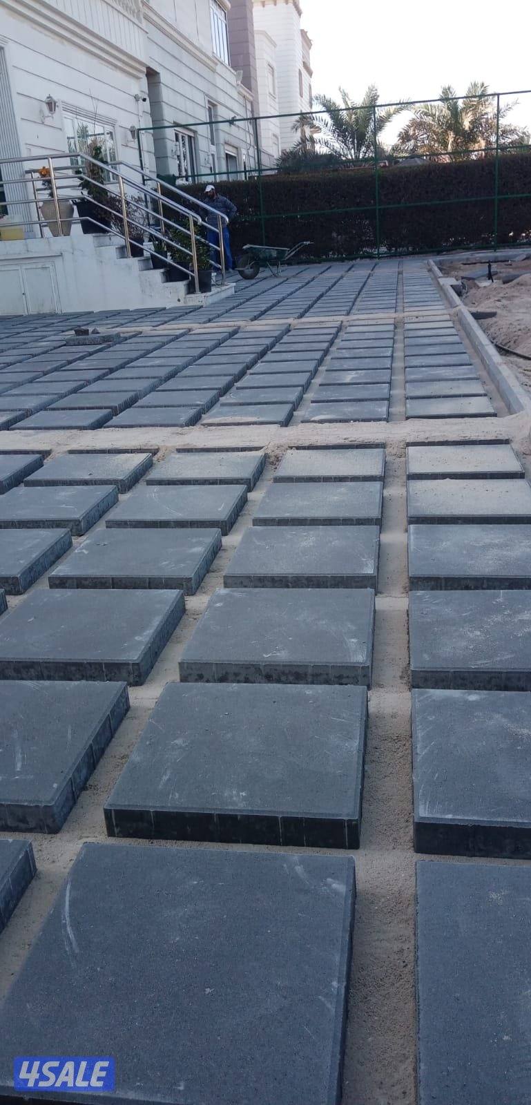 معلم فني لتوريد وتركيب جميع انواع البلاط المتداخل والكربستون وتنسيق ال13