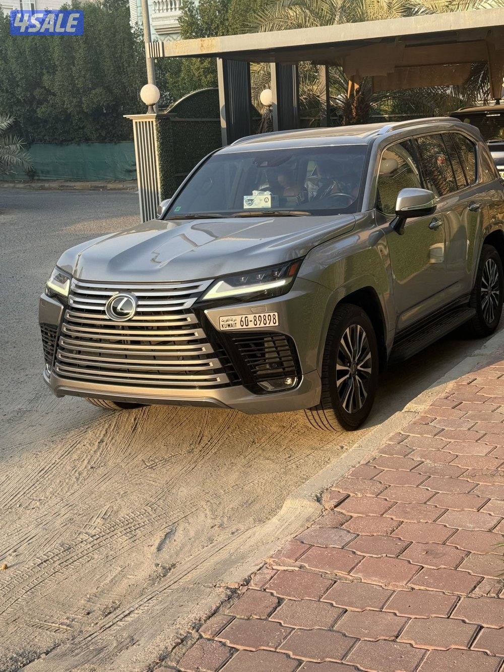 لكزس lx 600 الدرجة الثانية وكالة الكويت تحت الكفالة5