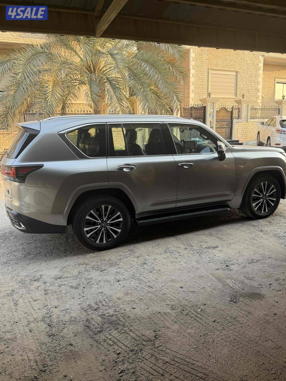 لكزس lx 600 الدرجة الثانية وكالة الكويت تحت الكفالة8