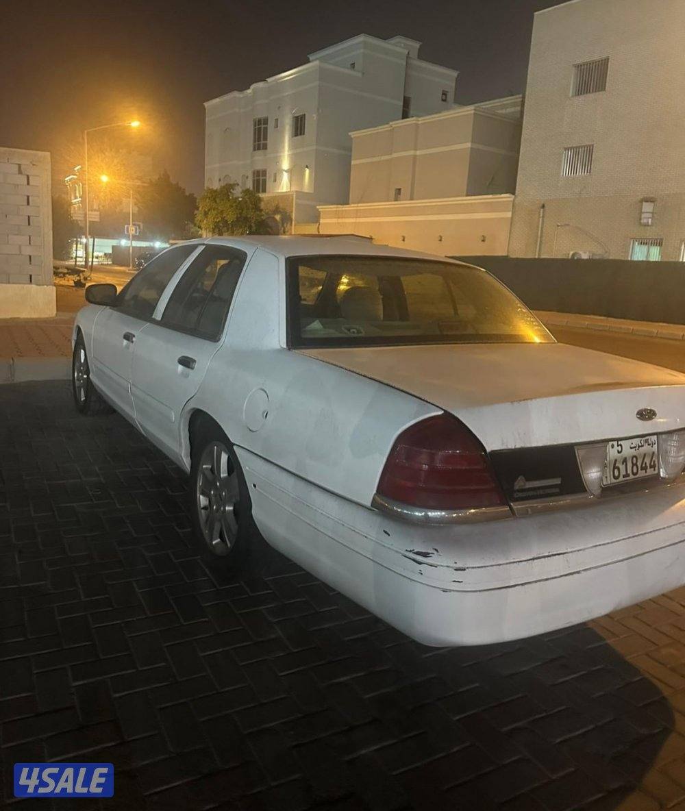 للبيع كراون فكتوريا موديل 20002