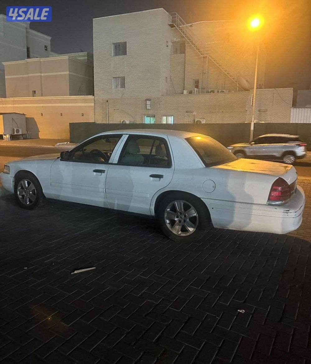 للبيع كراون فكتوريا موديل 20004