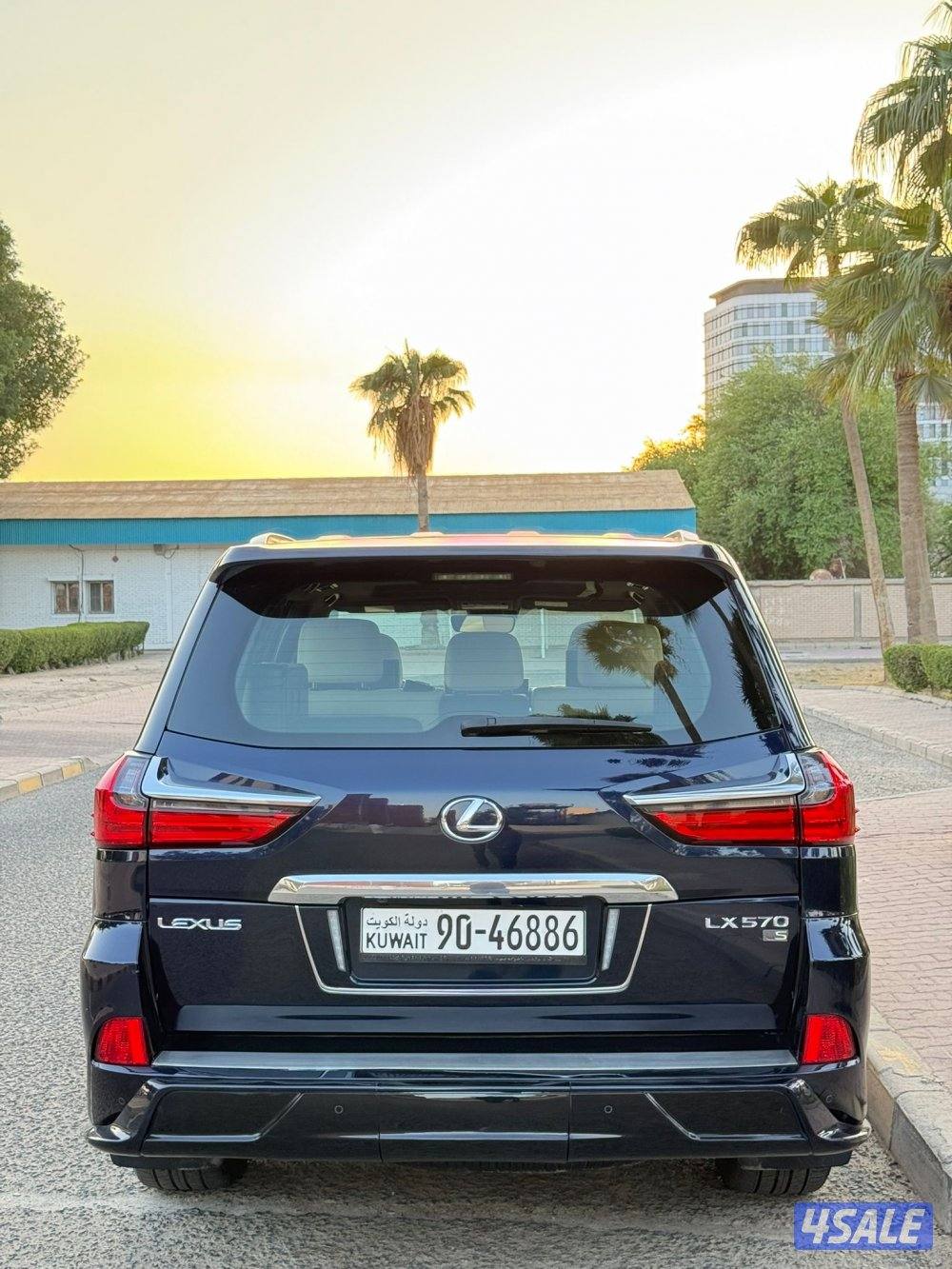 جيب لكزس 2017 الدرجه الاولى كحلي من داخل اف وايت2