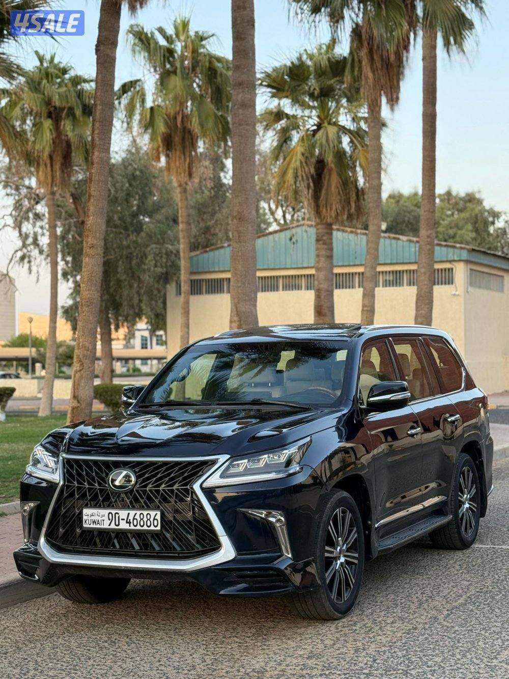 جيب لكزس 2017 الدرجه الاولى كحلي من داخل اف وايت8