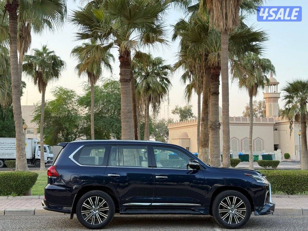 جيب لكزس 2017 الدرجه الاولى كحلي من داخل اف وايت7