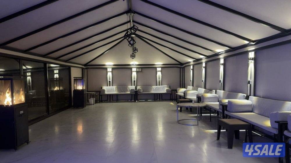 للبيع خيمة vip مقاس ٦ في ١٣  استعمال خفيف اقل من سنه1