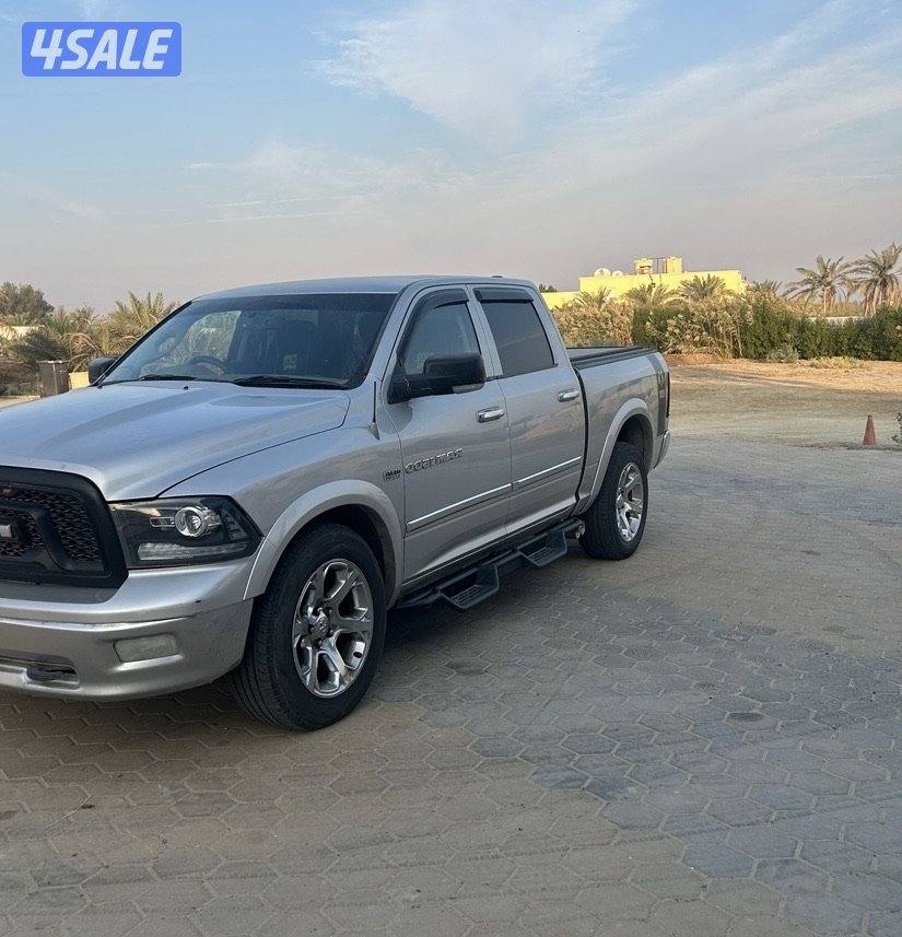 للبيع دودج - رام - موديل 2012 - 8 سلندر - اللون فضي -  دبل قير1