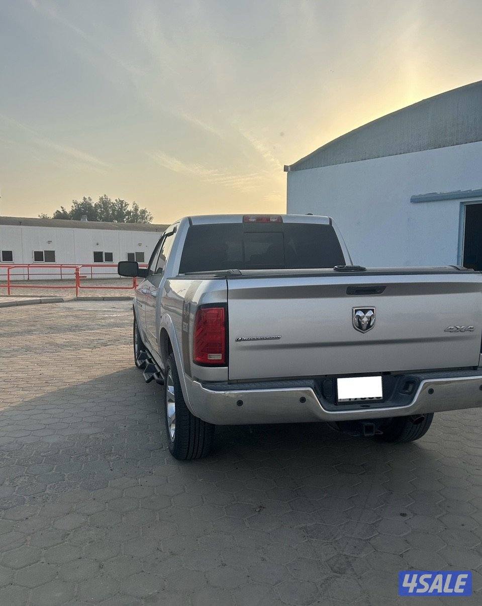 للبيع دودج - رام - موديل 2012 - 8 سلندر - اللون فضي -  دبل قير2
