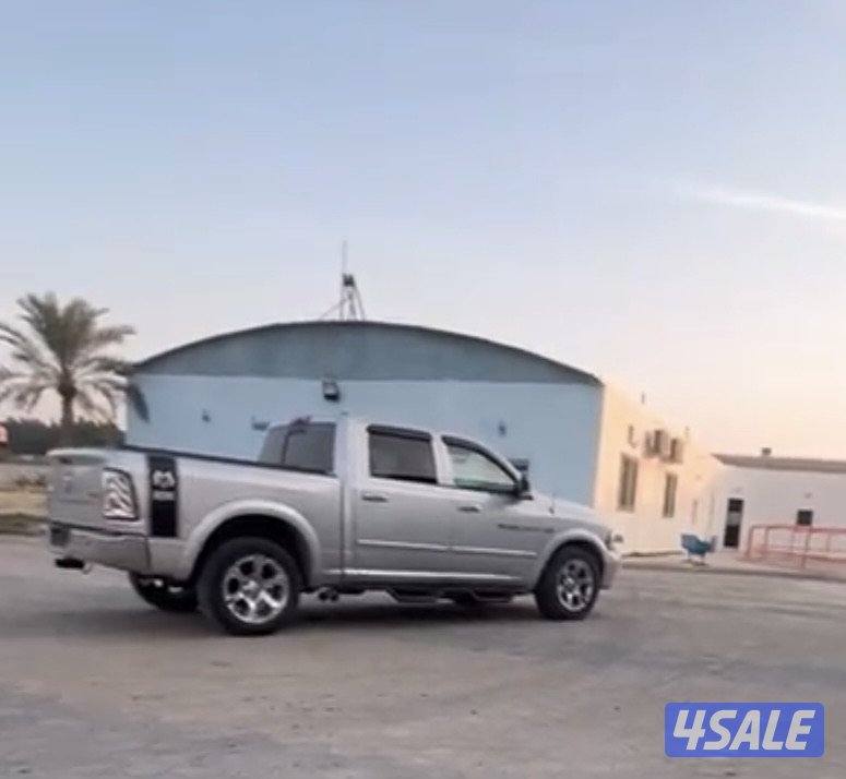 للبيع دودج - رام - موديل 2012 - 8 سلندر - اللون فضي -  دبل قير3