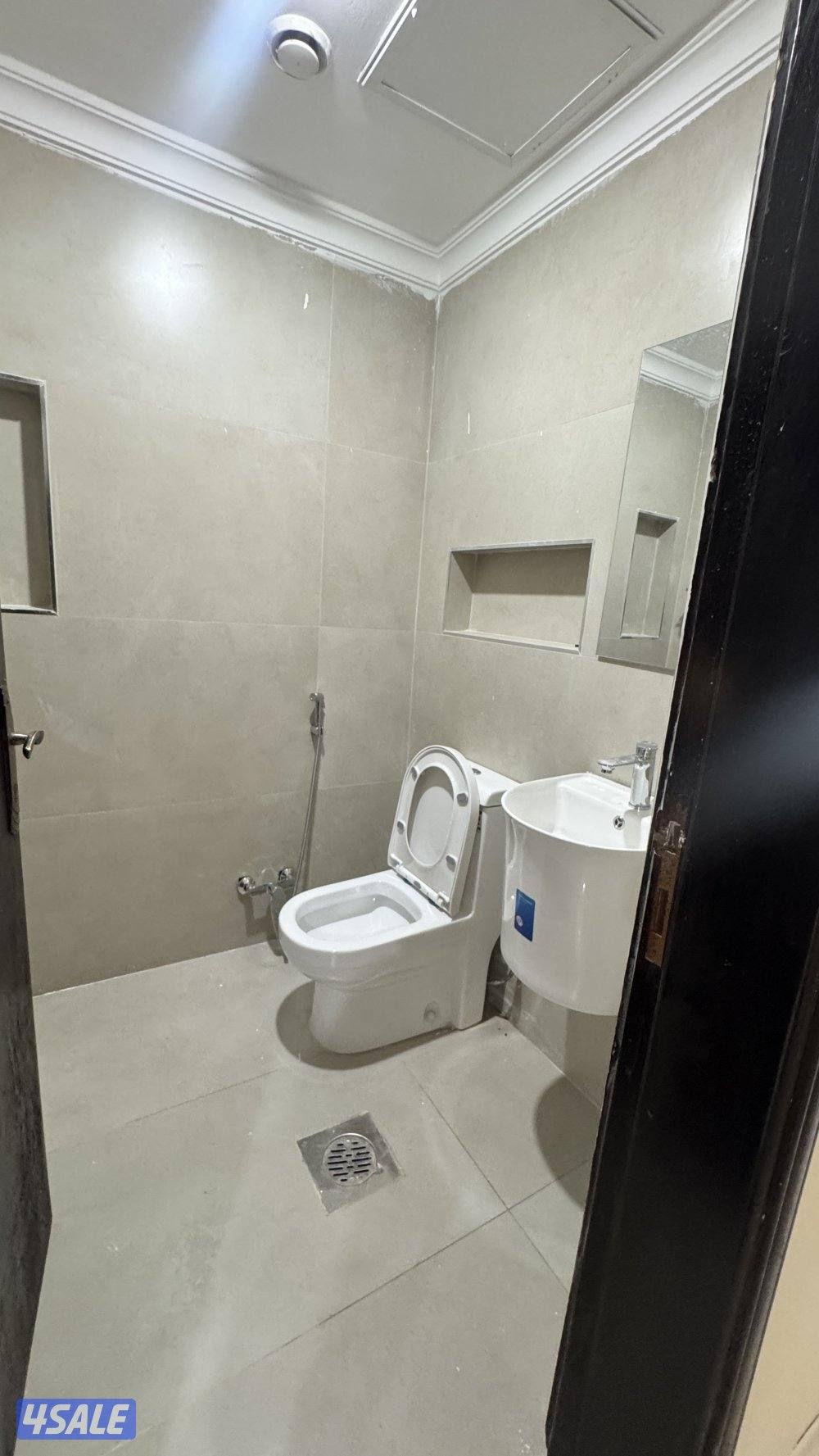 للاجار شقه في حطين ثلاث غرف نوم وحده فيهم ماستر2