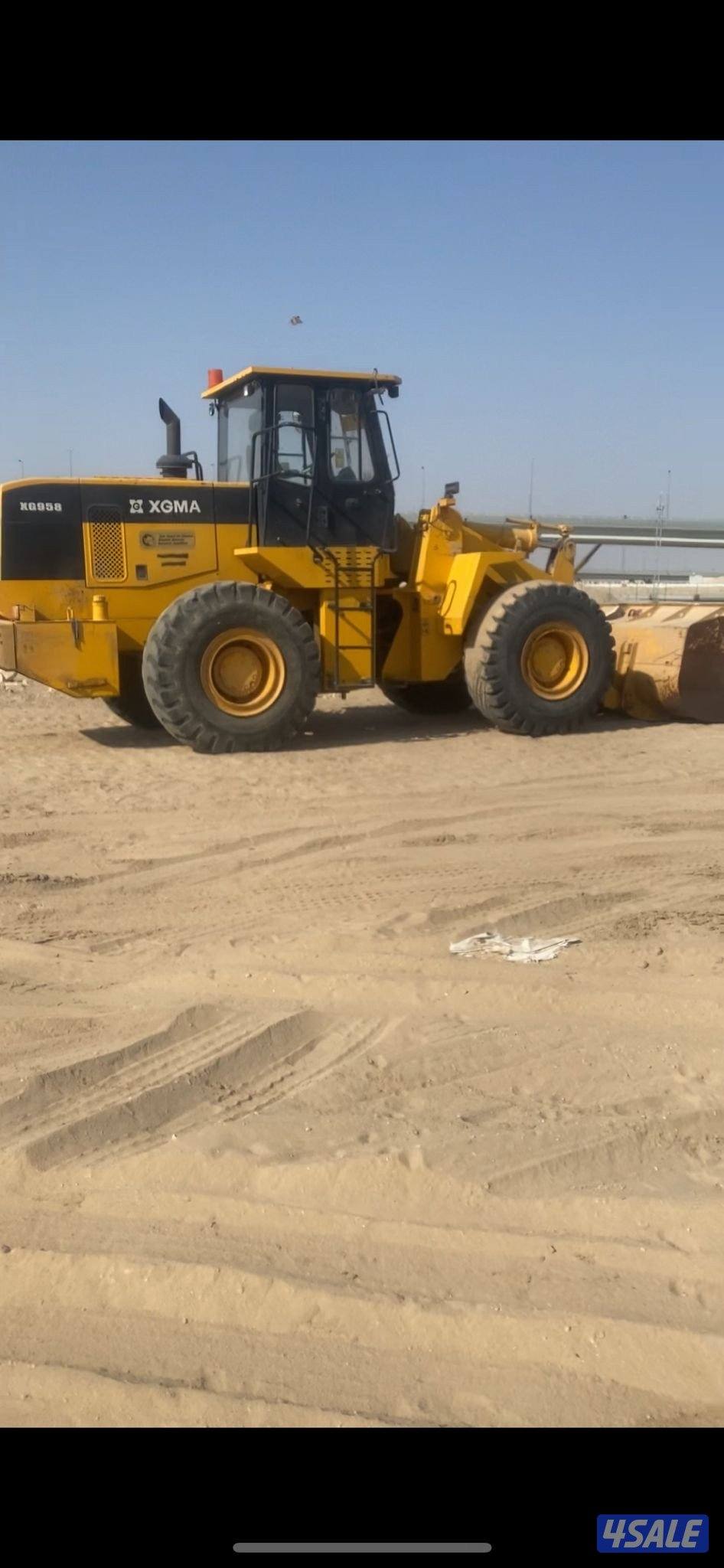 للبيع لودر موديل ٢٠١٢1