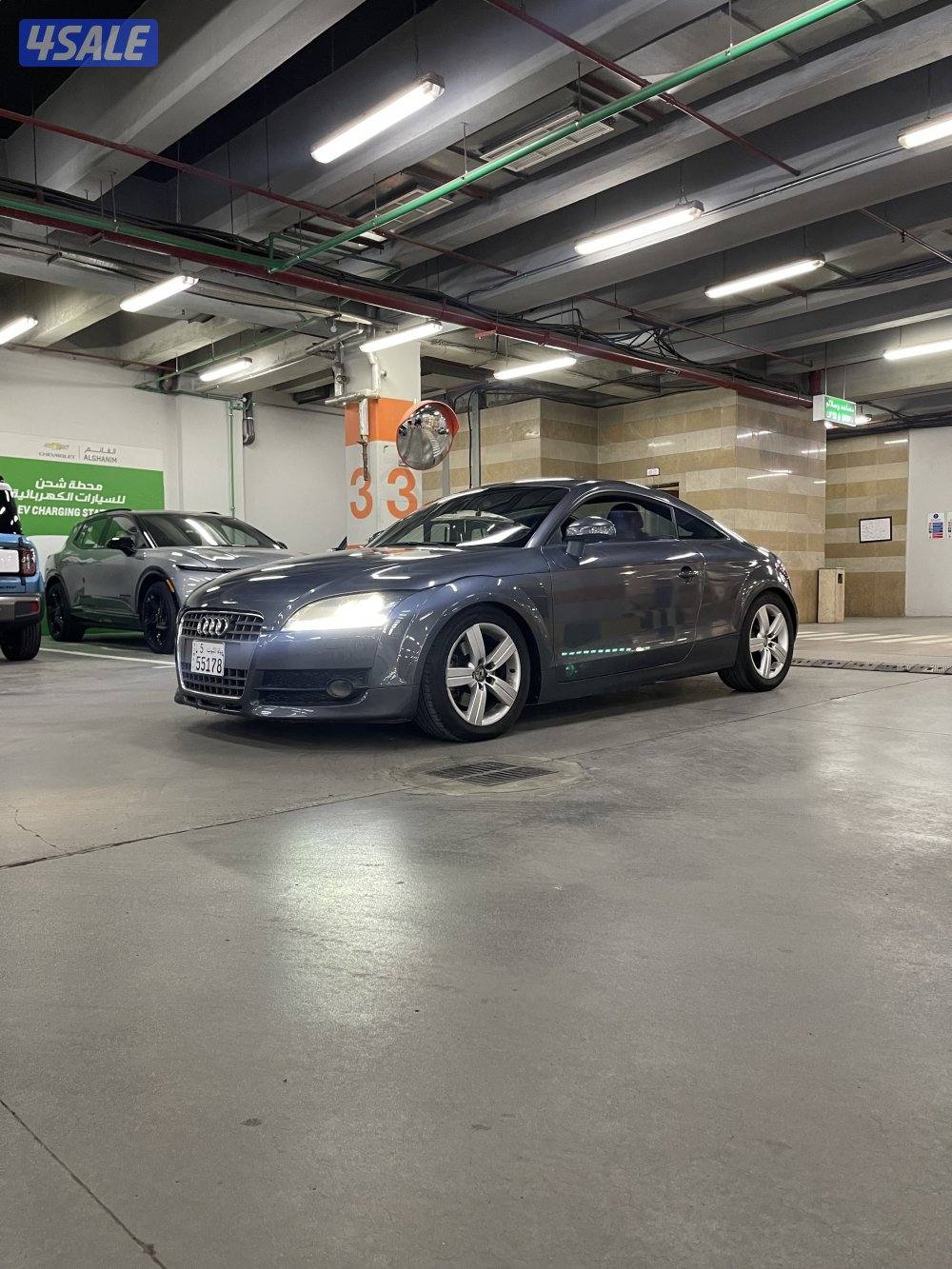 للبيع بحاله ممتازه داخليه احمر3