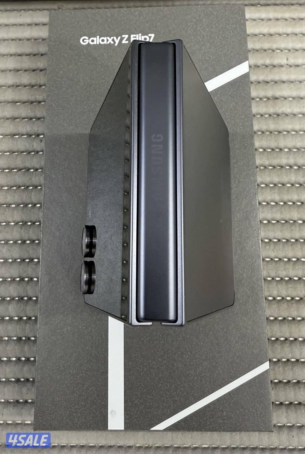 Samsung Galaxy Z Flip7 5G 256 Jet Black Used!7