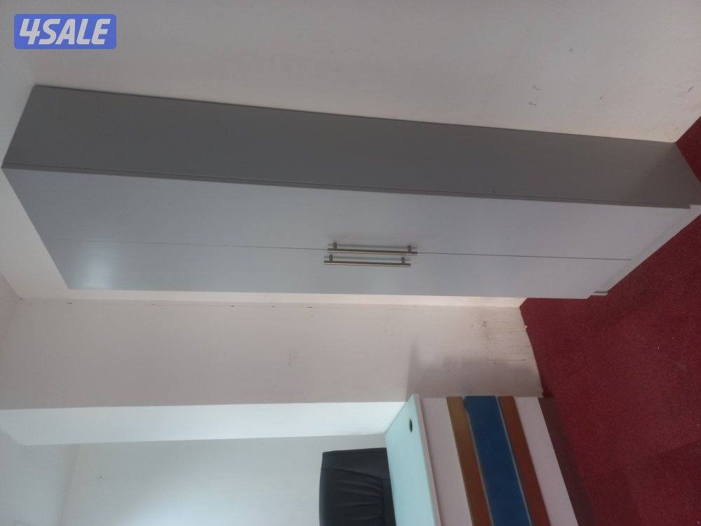 اثاث عدد اثنين مكتب بحاله جيده لي البيع0