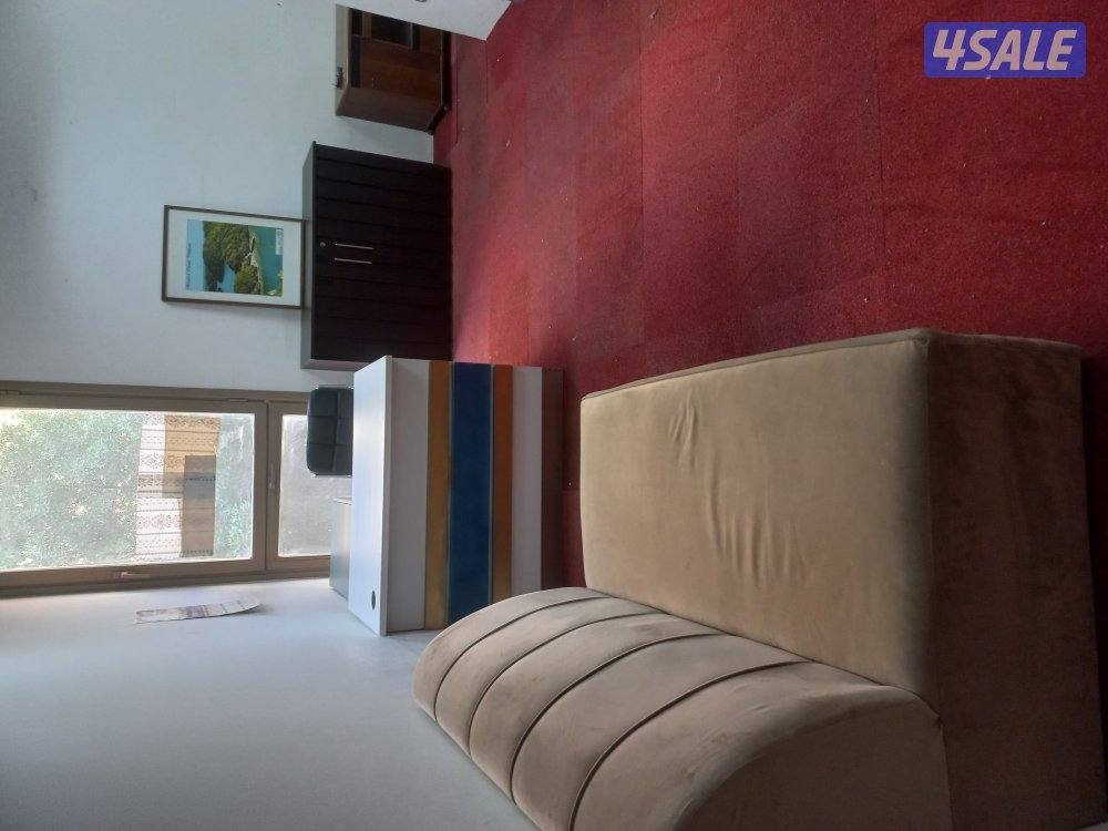 اثاث عدد اثنين مكتب بحاله جيده لي البيع1