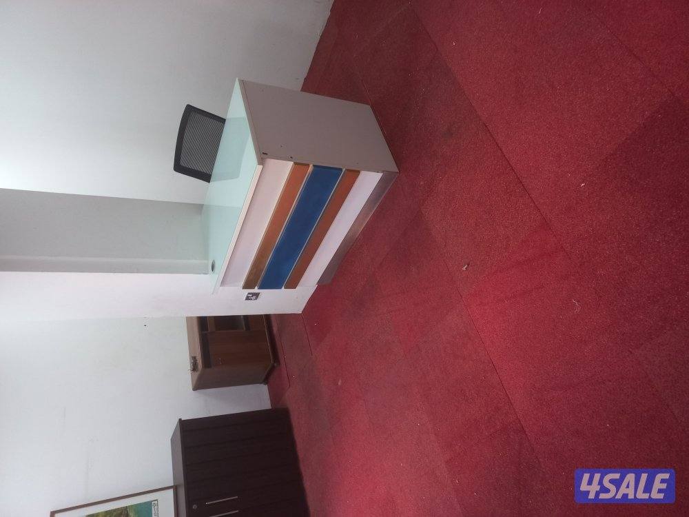 اثاث عدد اثنين مكتب بحاله جيده لي البيع2