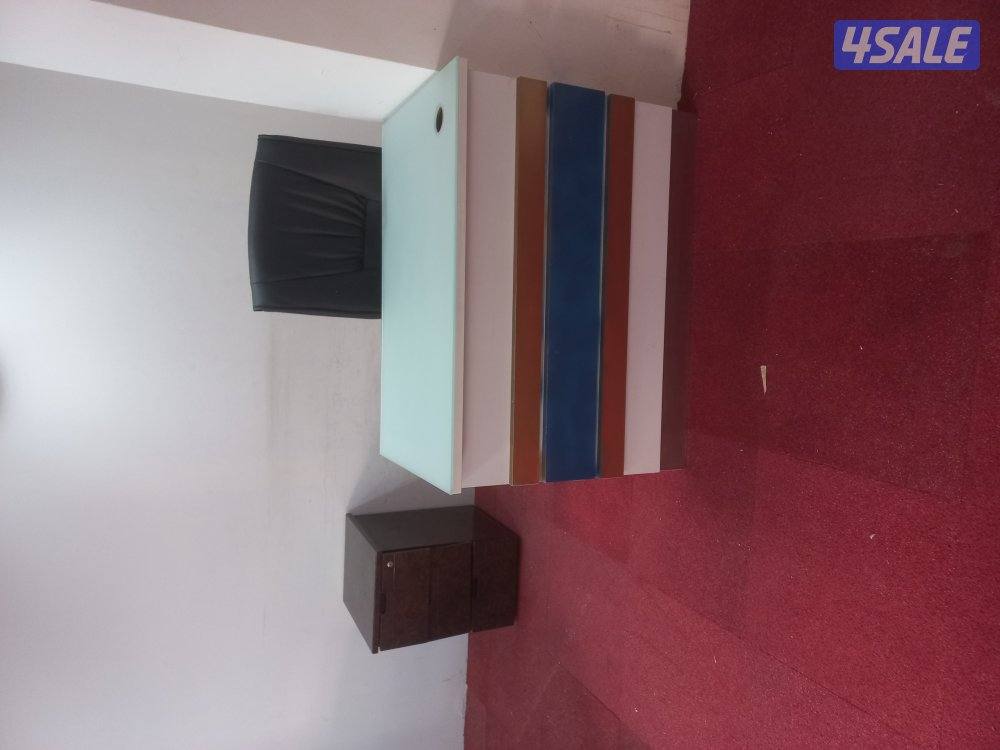 اثاث عدد اثنين مكتب بحاله جيده لي البيع3