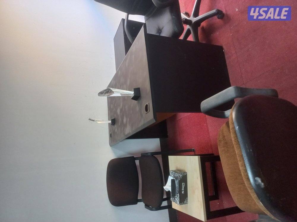 اثاث عدد اثنين مكتب بحاله جيده لي البيع5