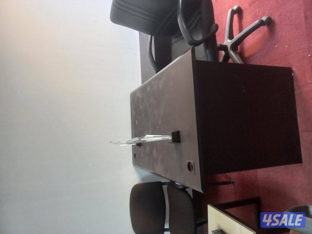 اثاث عدد اثنين مكتب بحاله جيده لي البيع9