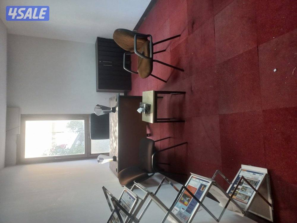 اثاث عدد اثنين مكتب بحاله جيده لي البيع11