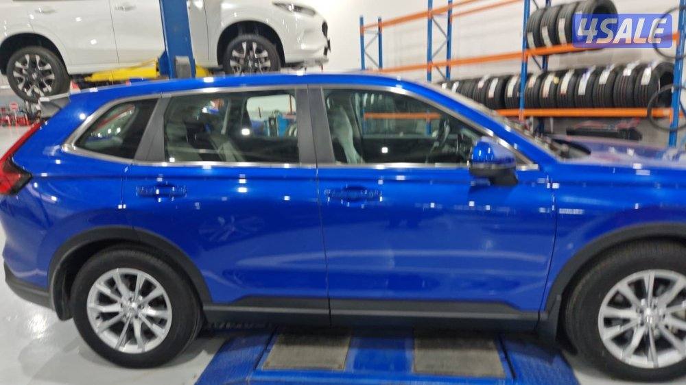 هوندا crv 2024 فئة وسط ماشية ٤٣٠٠ كم لون ا ازرق1