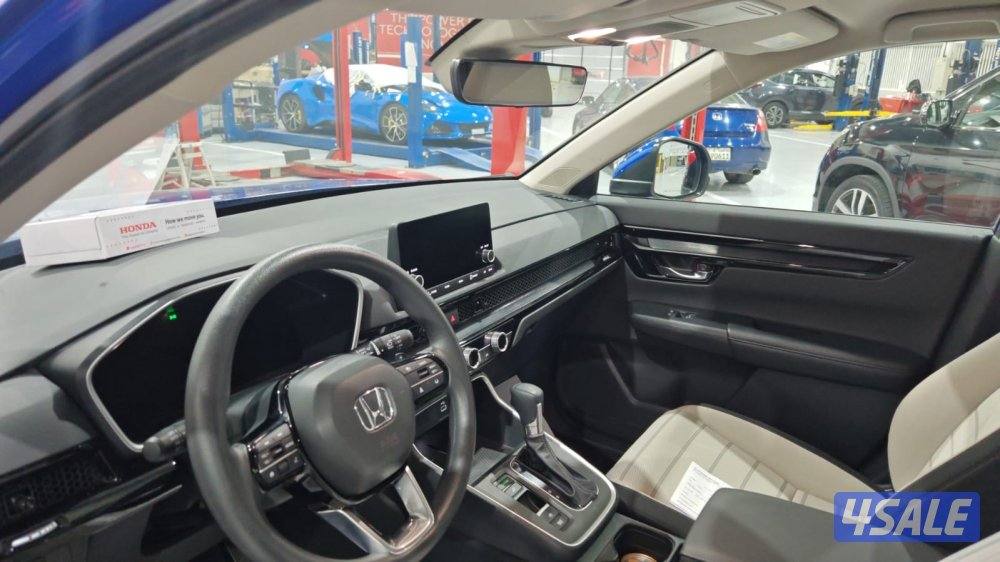هوندا crv 2024 فئة وسط ماشية ٤٣٠٠ كم لون ا ازرق5