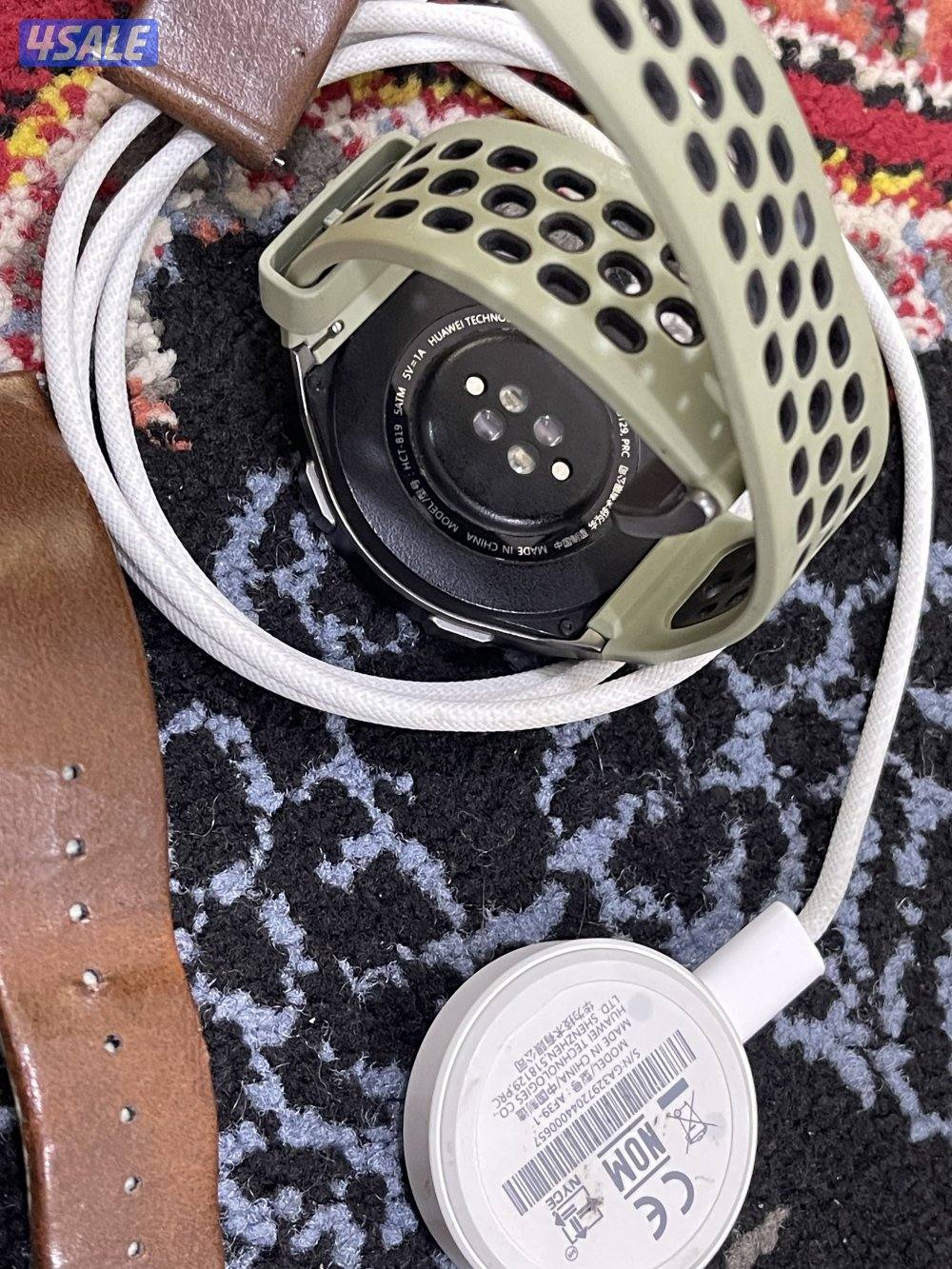 ساعة هواوي GT2 نظيفة وشغالة تمام ما فيها شي مع البلاك والشحن2