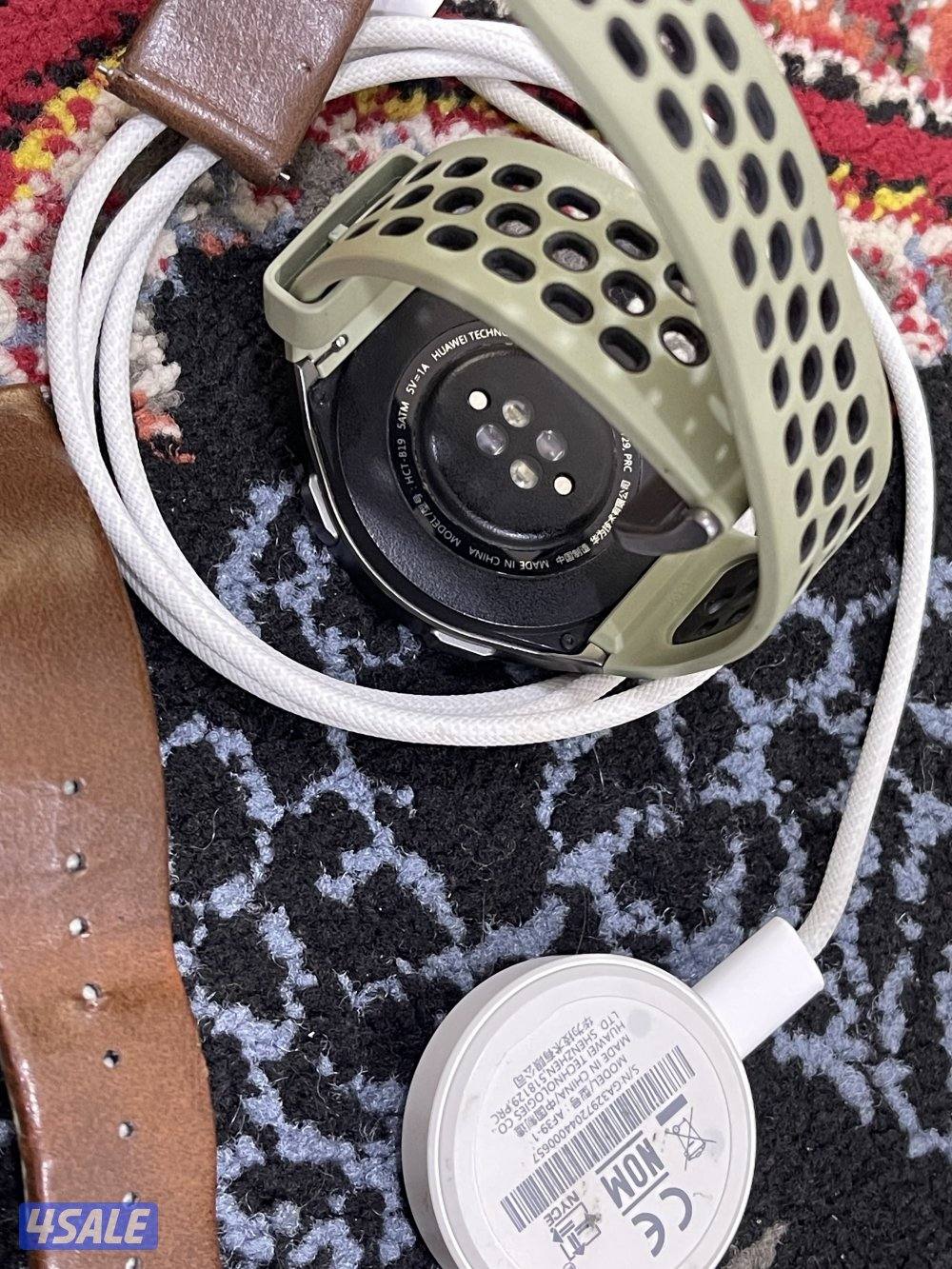 ساعة هواوي GT2 نظيفة وشغالة تمام ما فيها شي مع البلاك والشحن5