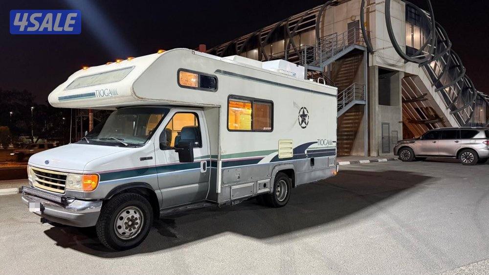 للبيع كرفان موتر هوم فورد 21 قدم  ماشي 38 الف ميل فقط0