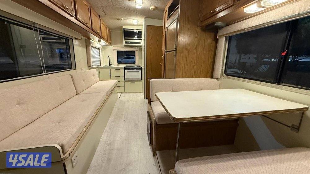 للبيع كرفان موتر هوم فورد 21 قدم  ماشي 38 الف ميل فقط8