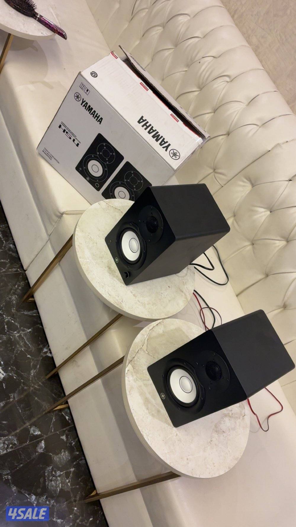 للبيع سماعتين ياماها استديو مونيتر1