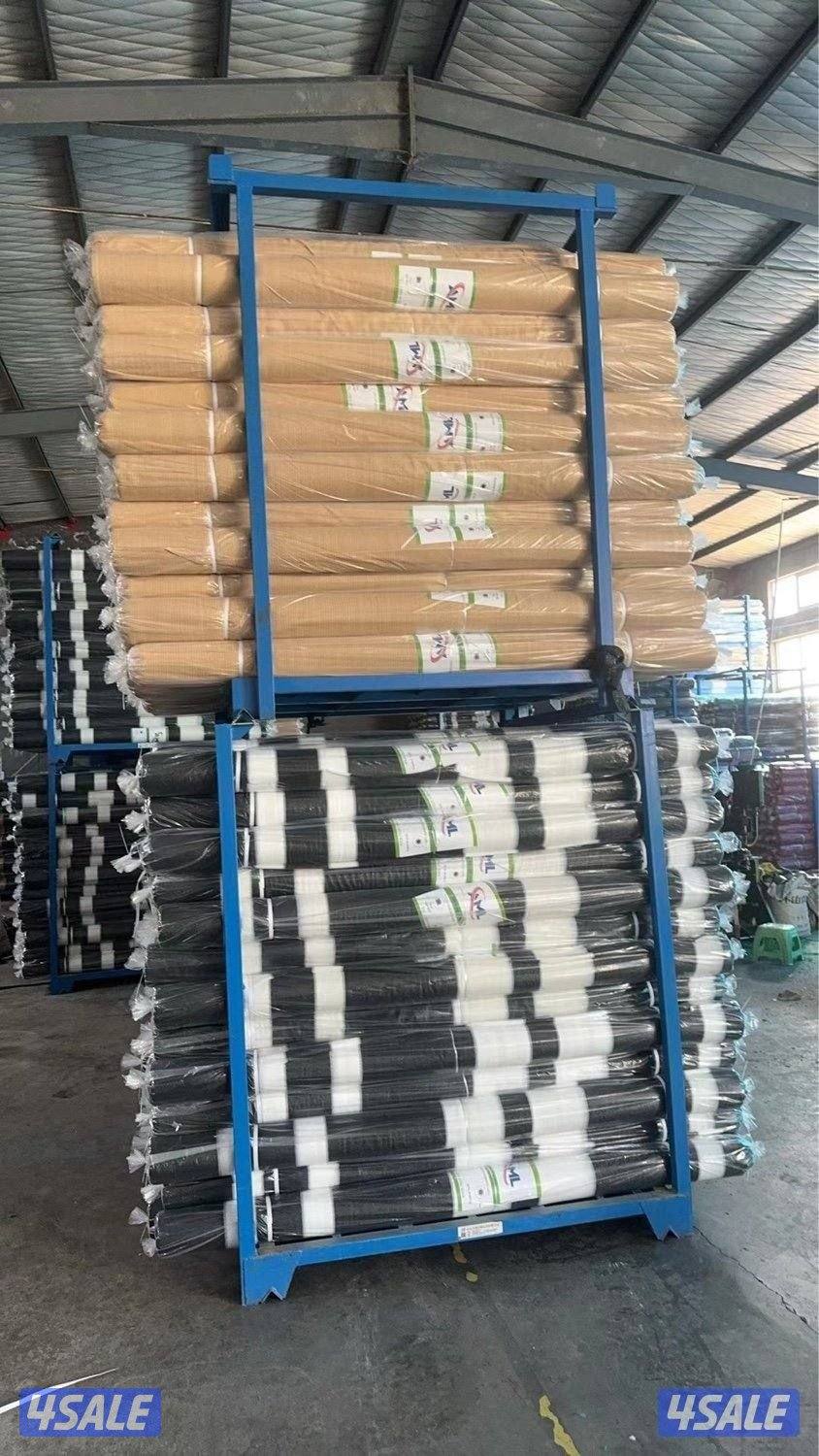 حفارة ركايز مع عامل يجي يحفر تجهيز اسوار المخيمات2